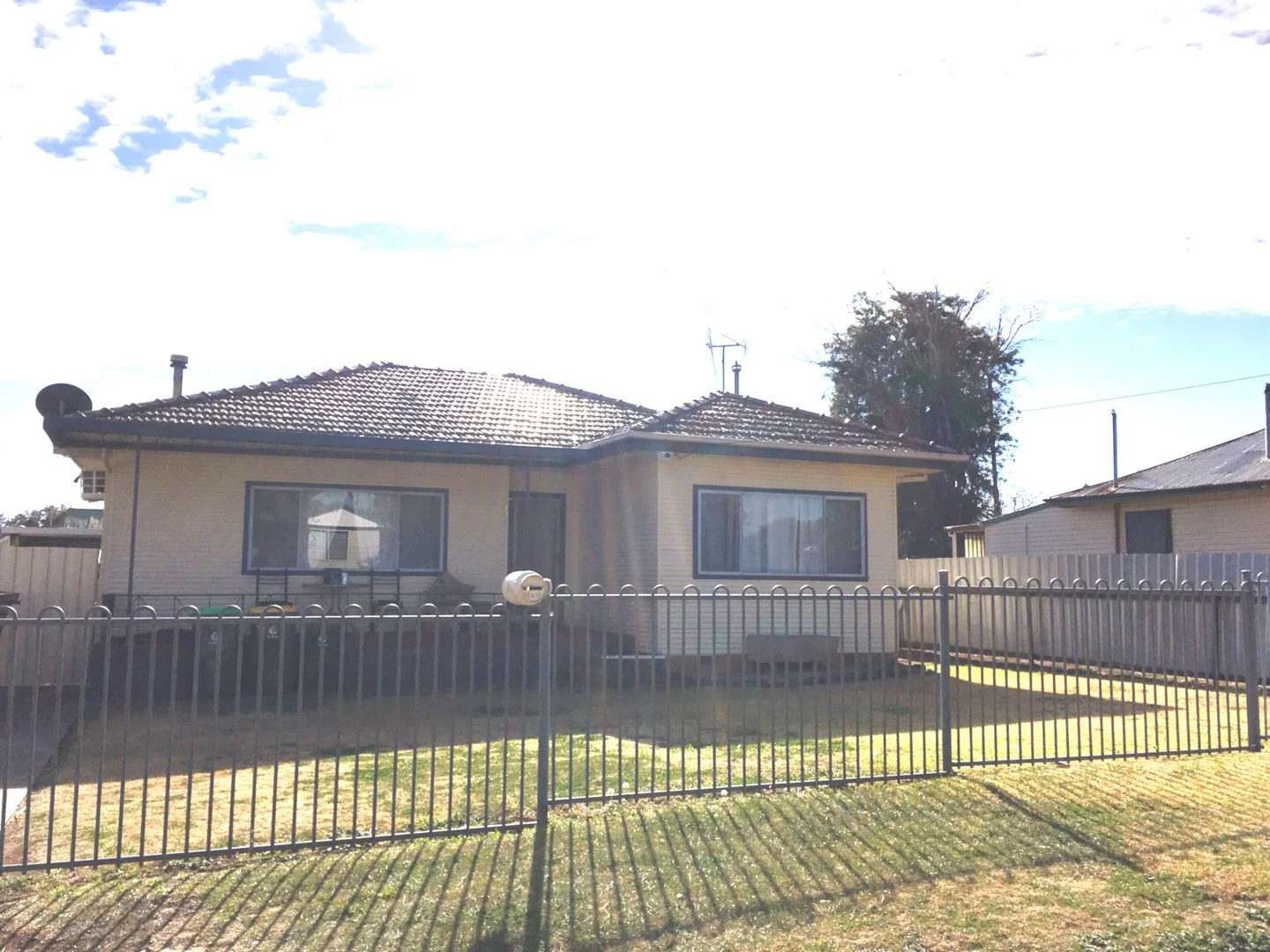 12 DIBBS STREET, Wellington NSW 2820