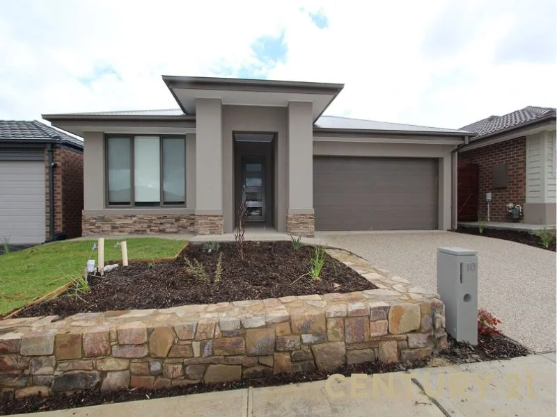 10 Anvil Way, Clyde North VIC 3978