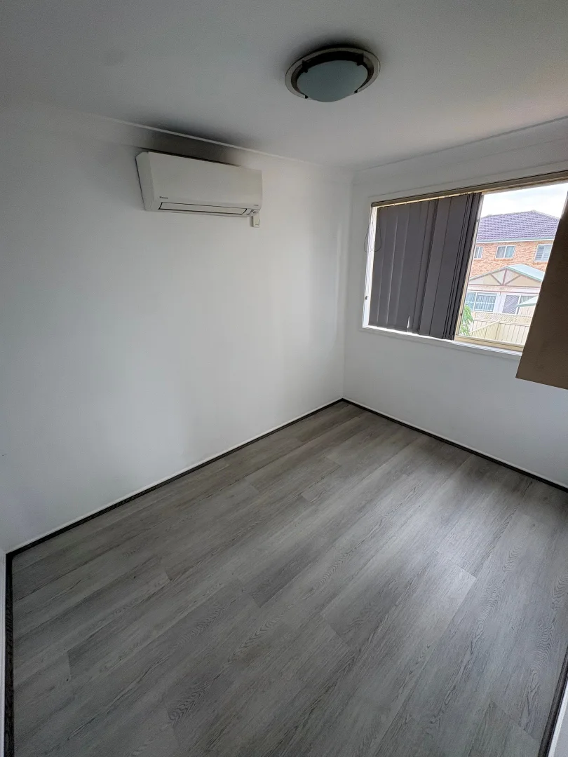 7A Nelligen Close, Prestons NSW 2170 photo 4