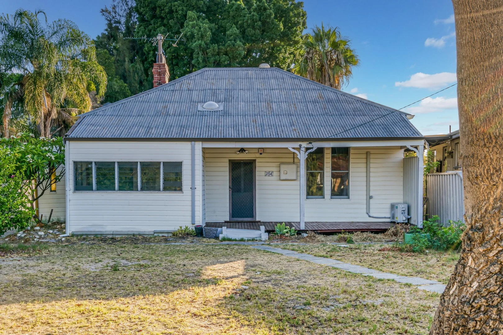 254 Belgravia St, Cloverdale WA 6105