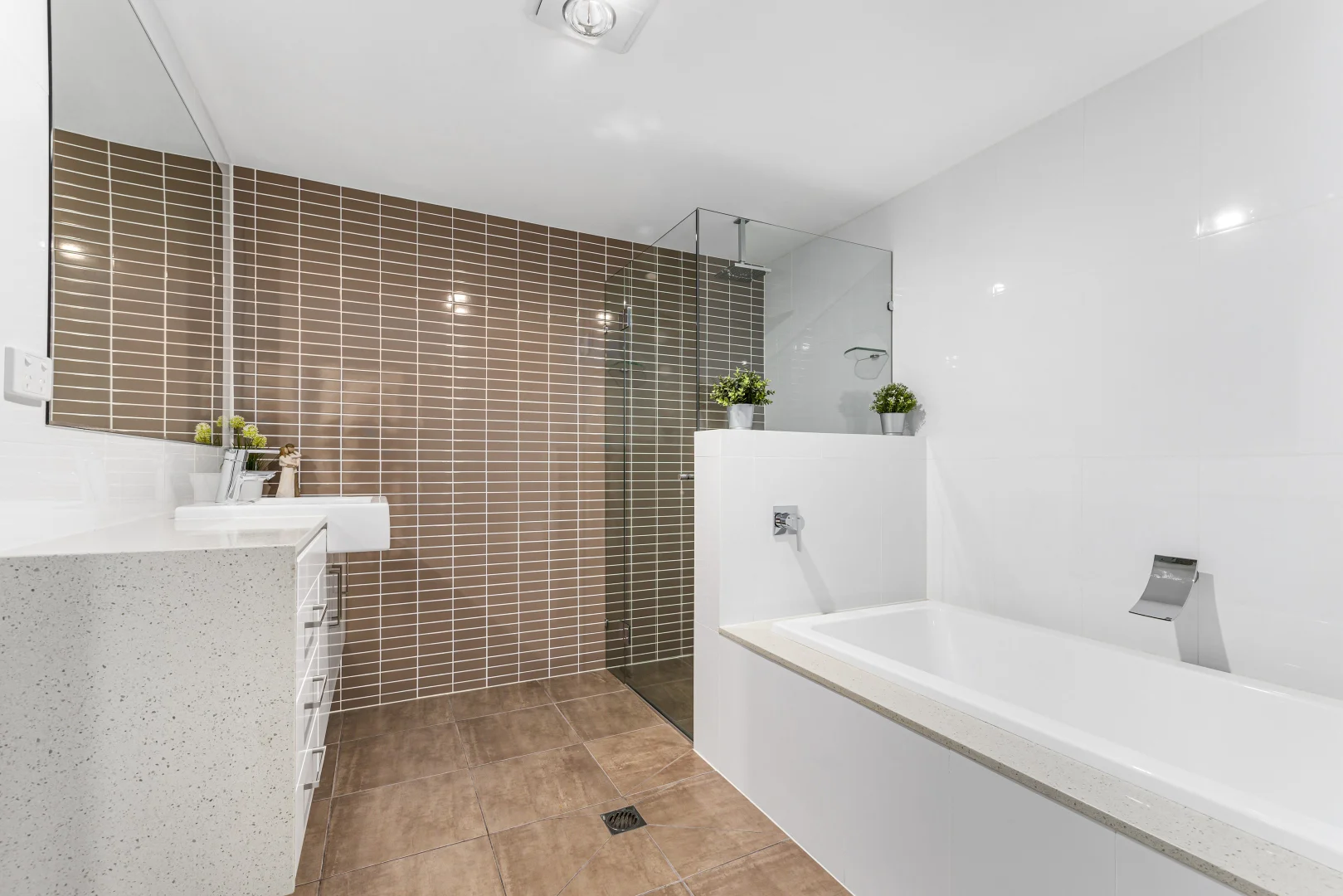 Additional image 10 of 6/8A Spinnaker Drive, Sandstone Point QLD 4511