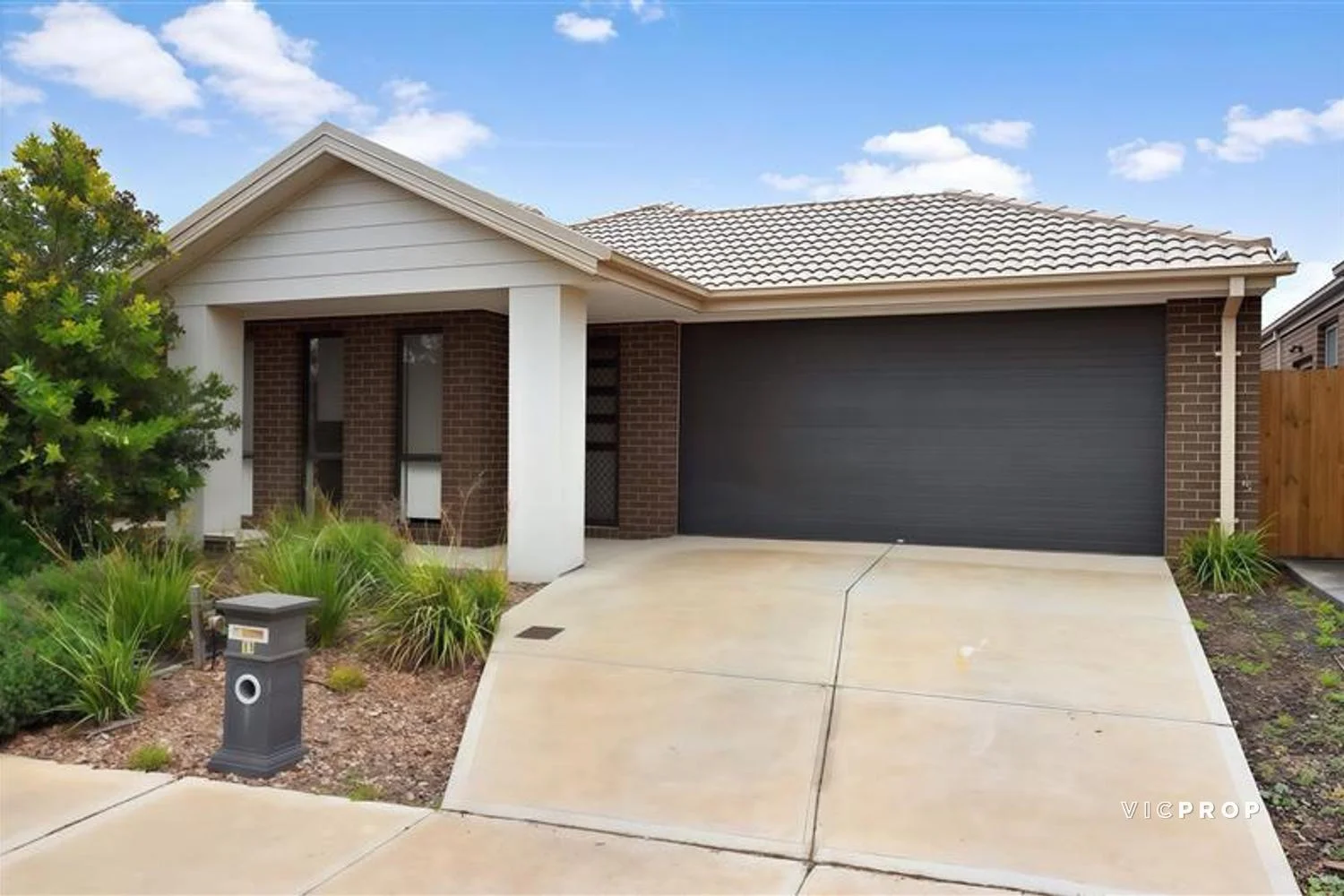 11 Saltmarsh Crescent, Point Cook VIC 3030