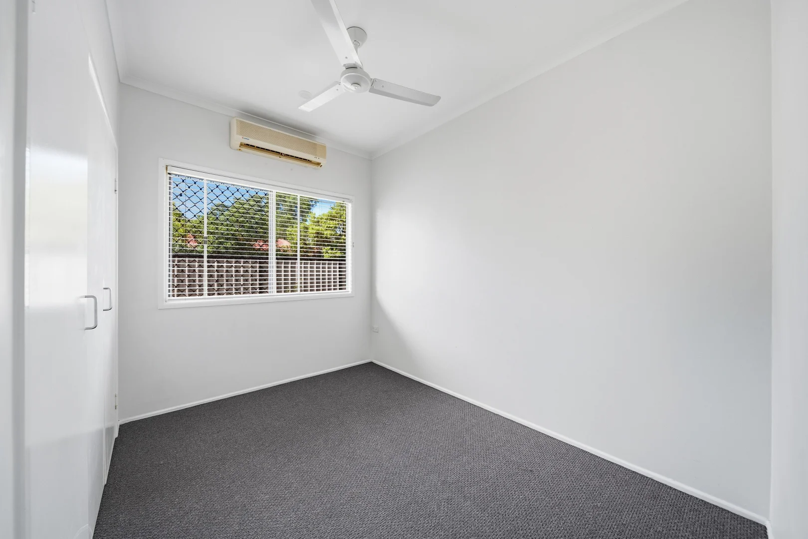 16 Garnet Street, Emerald QLD 4720 photo 5