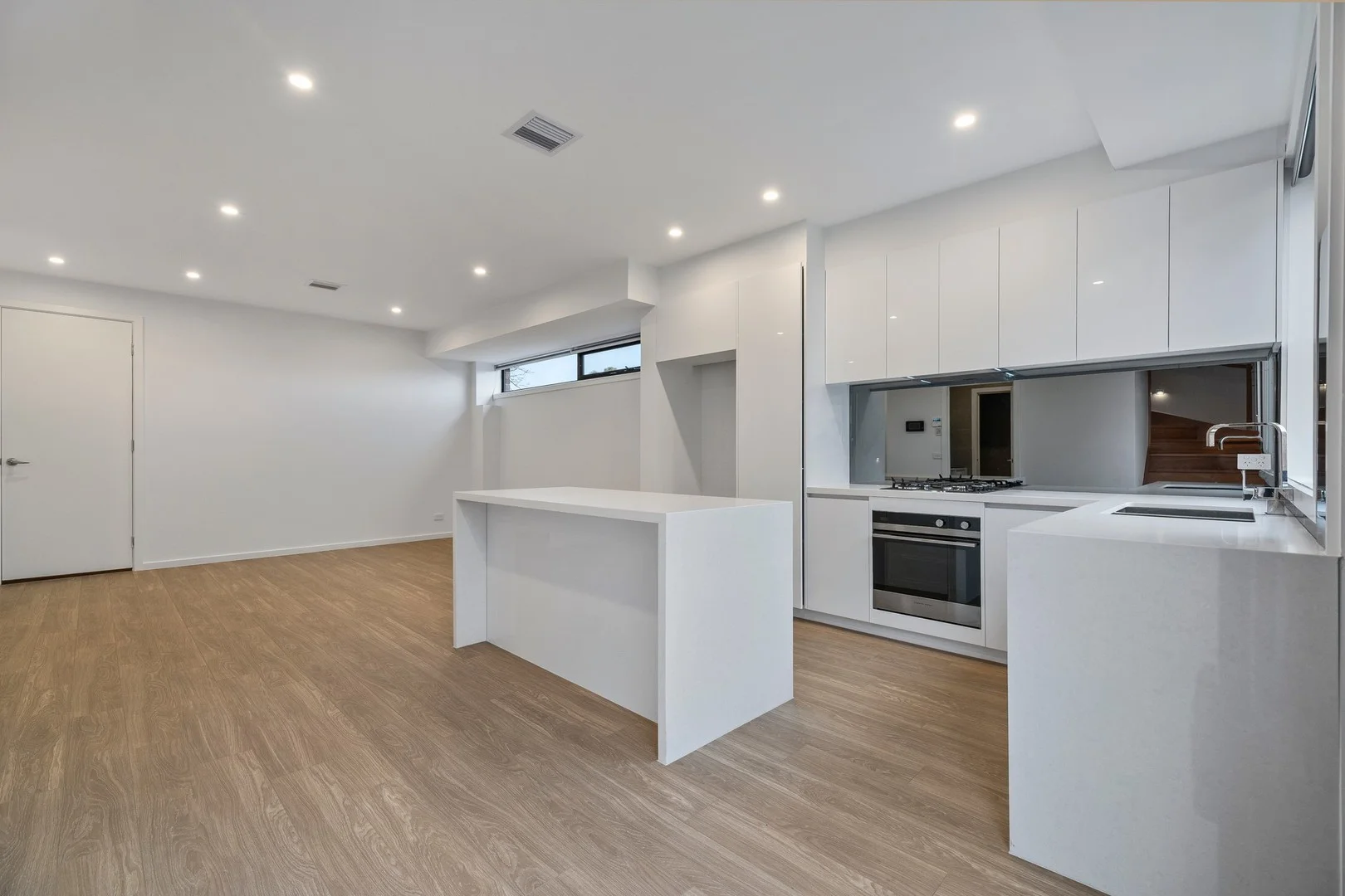 3/33 Summerhill Road, Reservoir VIC 3073 photo 2