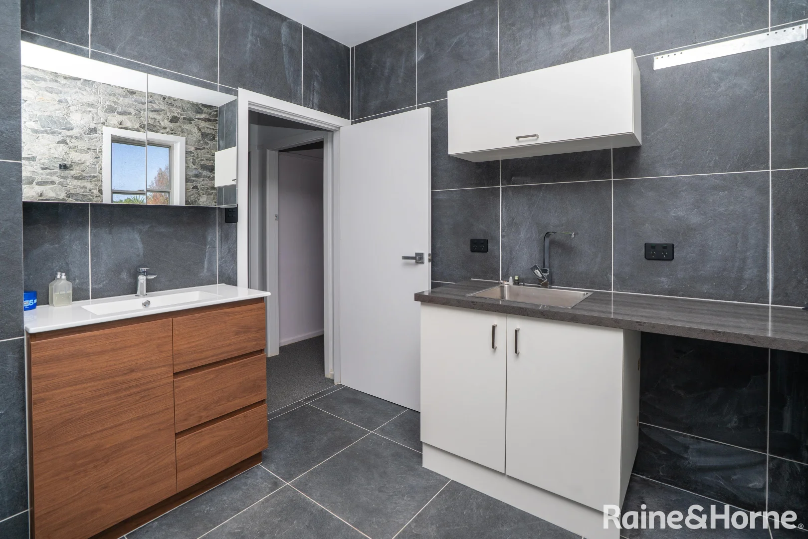 Additional image 3 of 10 John Street, Kooringal NSW 2650