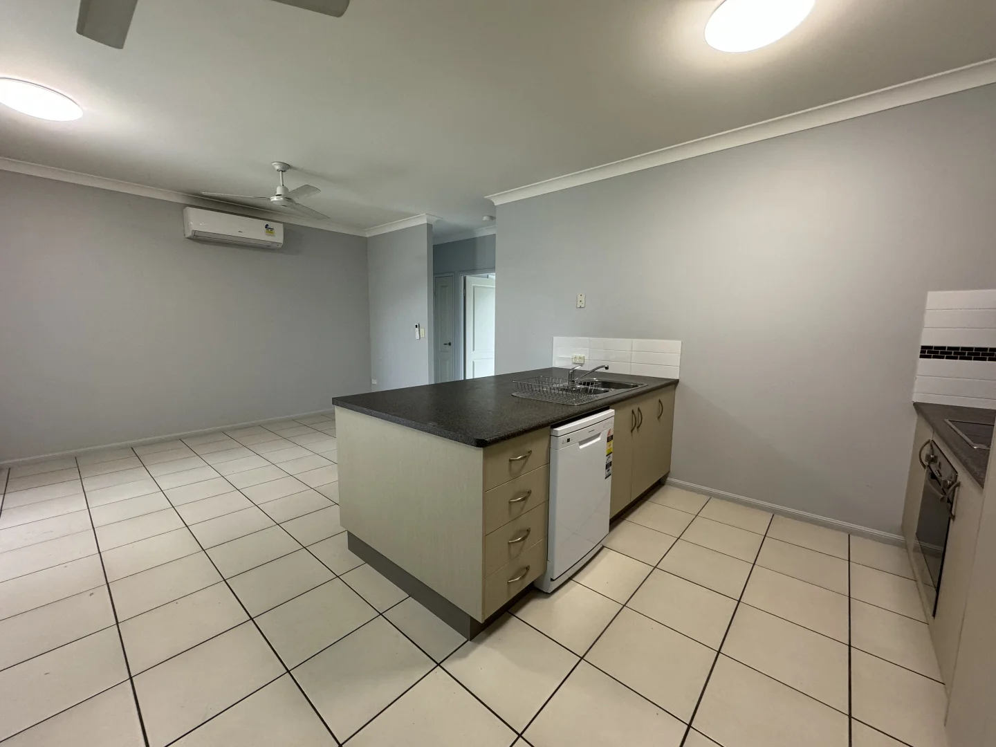 27 Innes Drive, Deeragun QLD 4818 photo 3