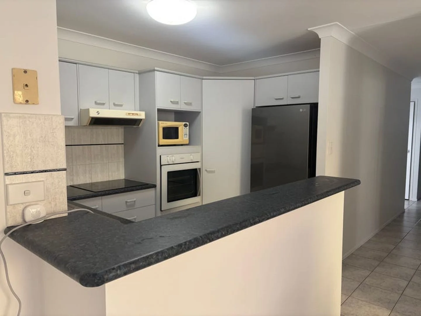 2/8 Catherine Ct, Labrador QLD 4215 photo 4