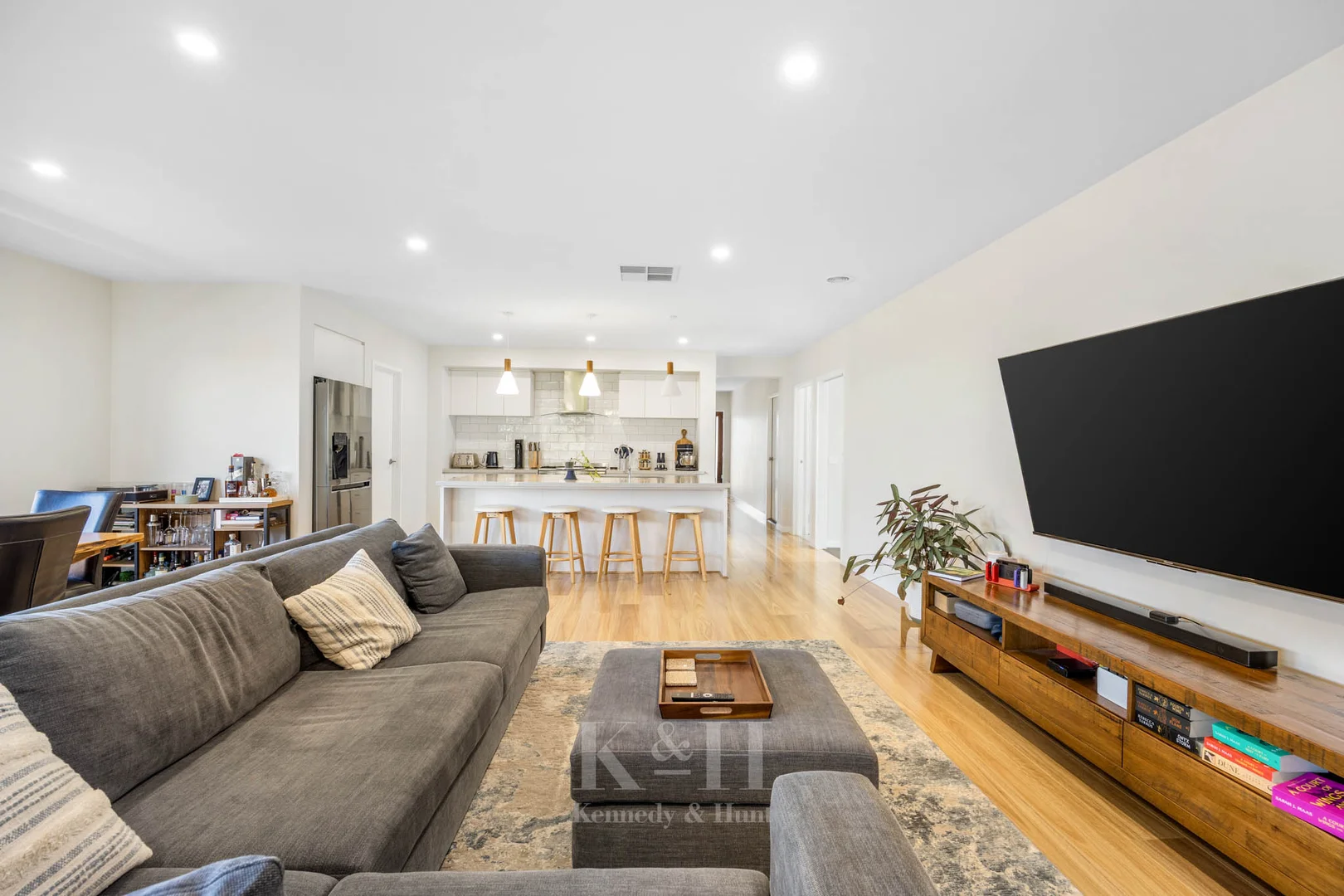 4 Arran Street, Gisborne VIC 3437 photo 4