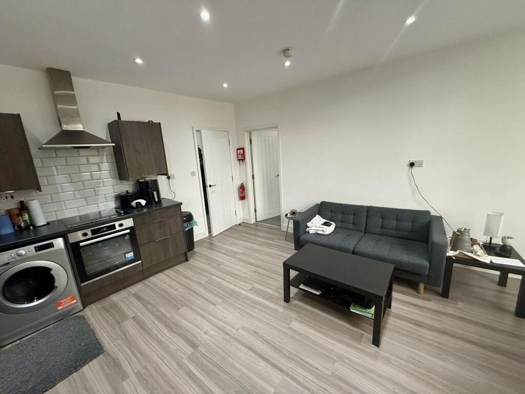 2 Bed Flat, Richmond Road, CF24, N1 7GU