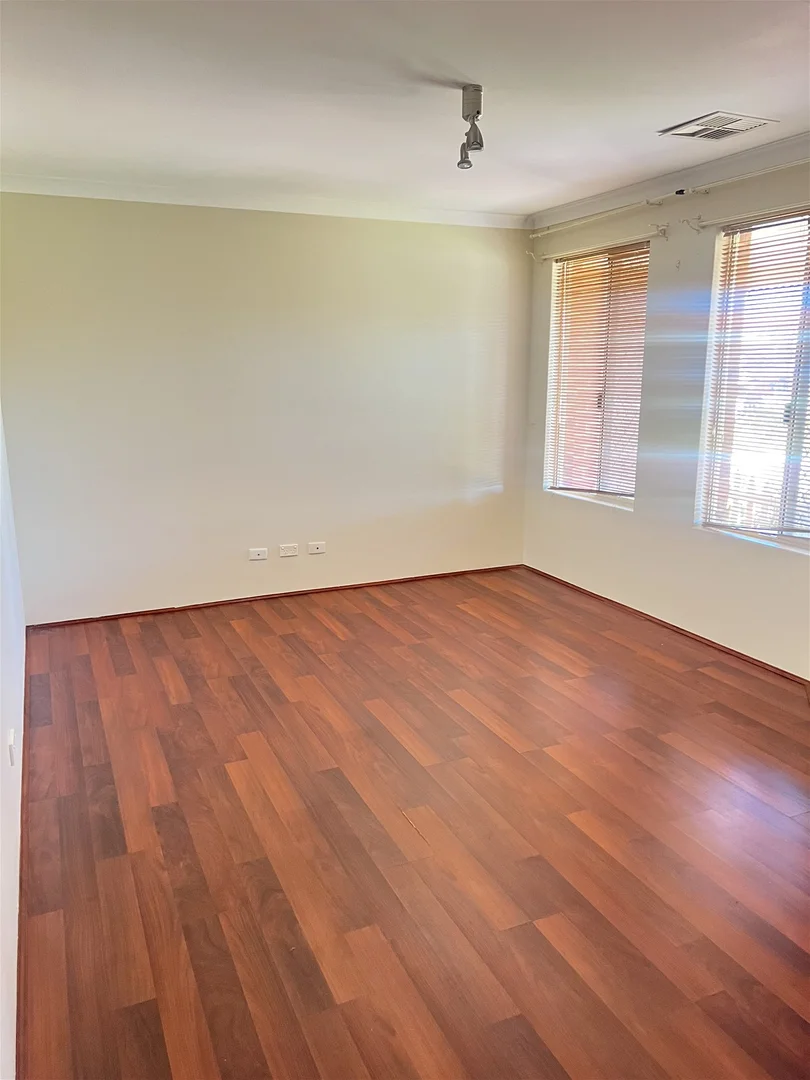 6 Dunlowe Loop, Warnbro WA 6169 photo 2