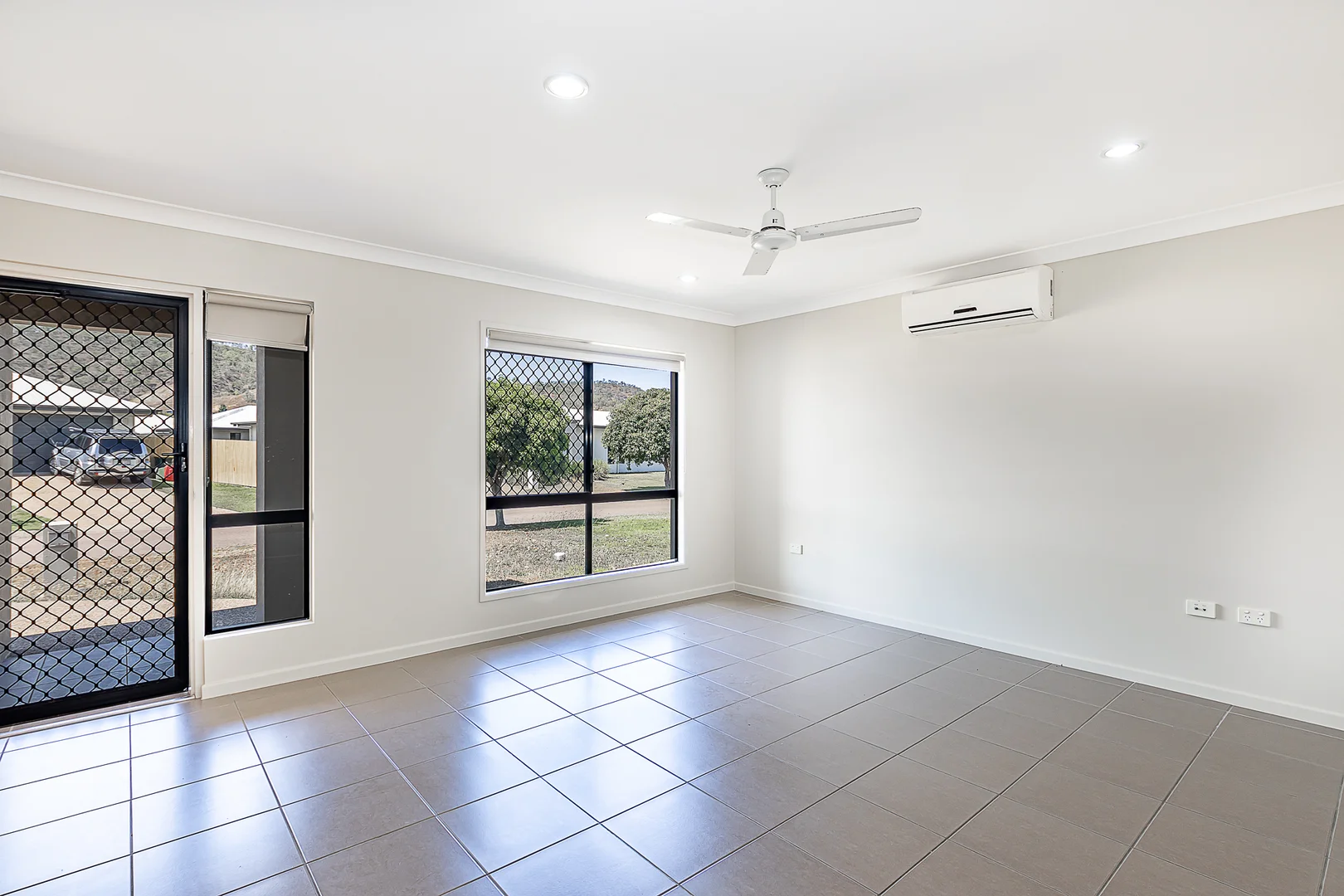 58 Ellsworth Drive, Mount Louisa QLD 4814 photo 4