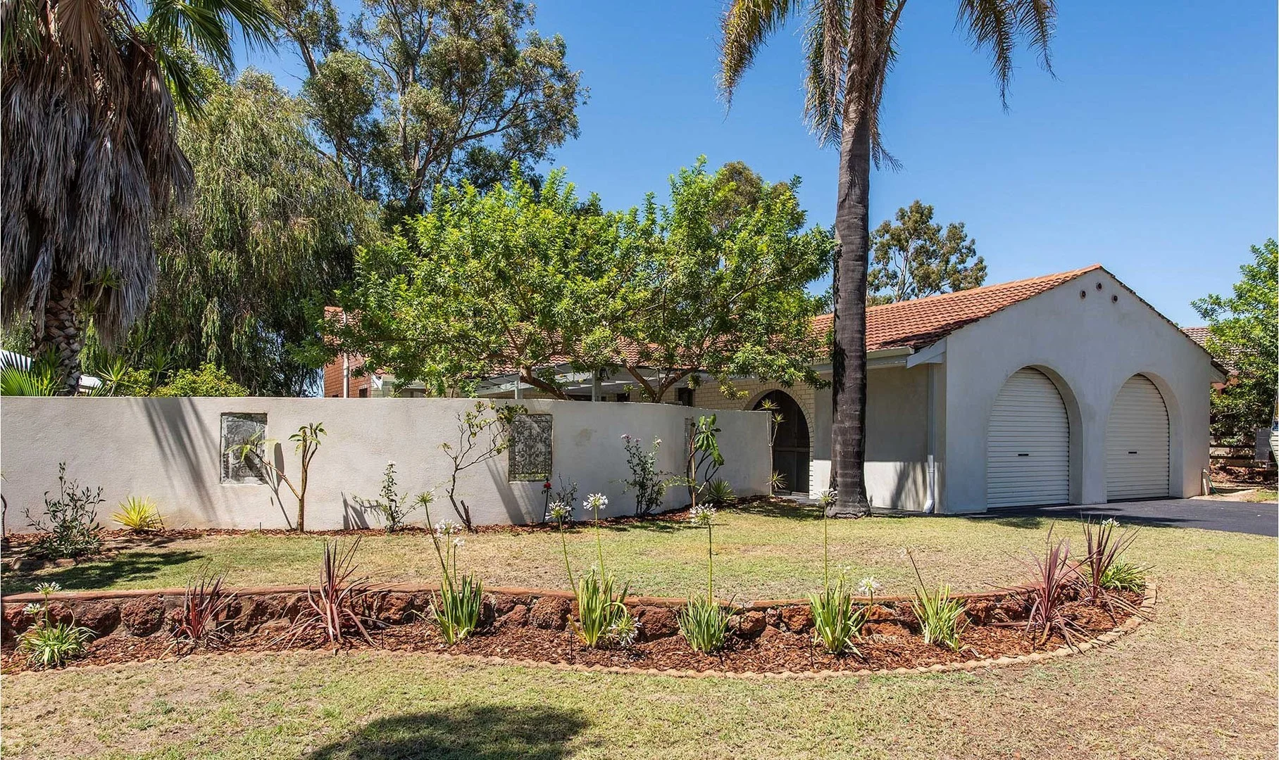26 Grenadier Dr, Thornlie WA 6108