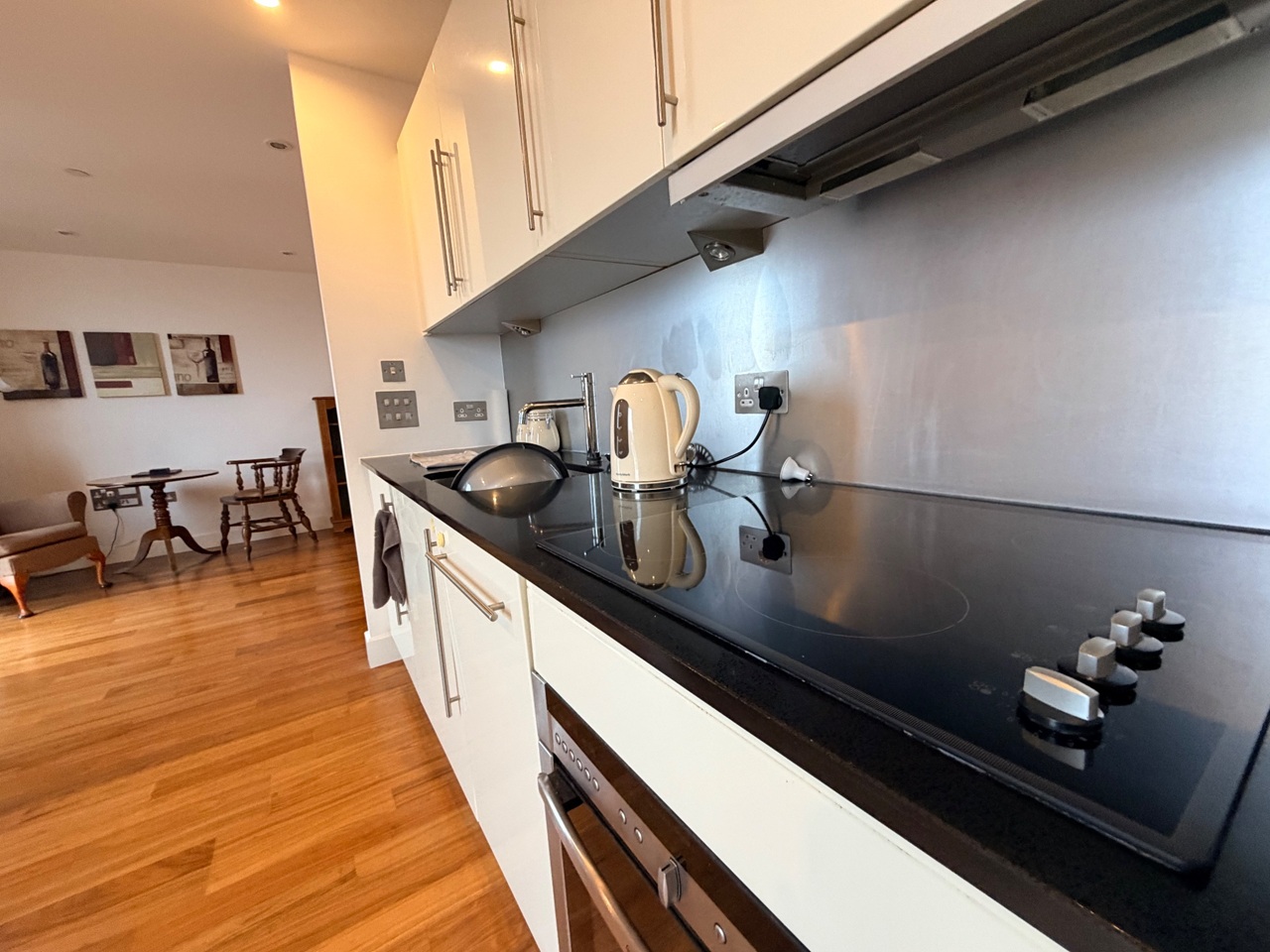 Studio Flat, The Hayes, CF10, N1 7GU photo 2