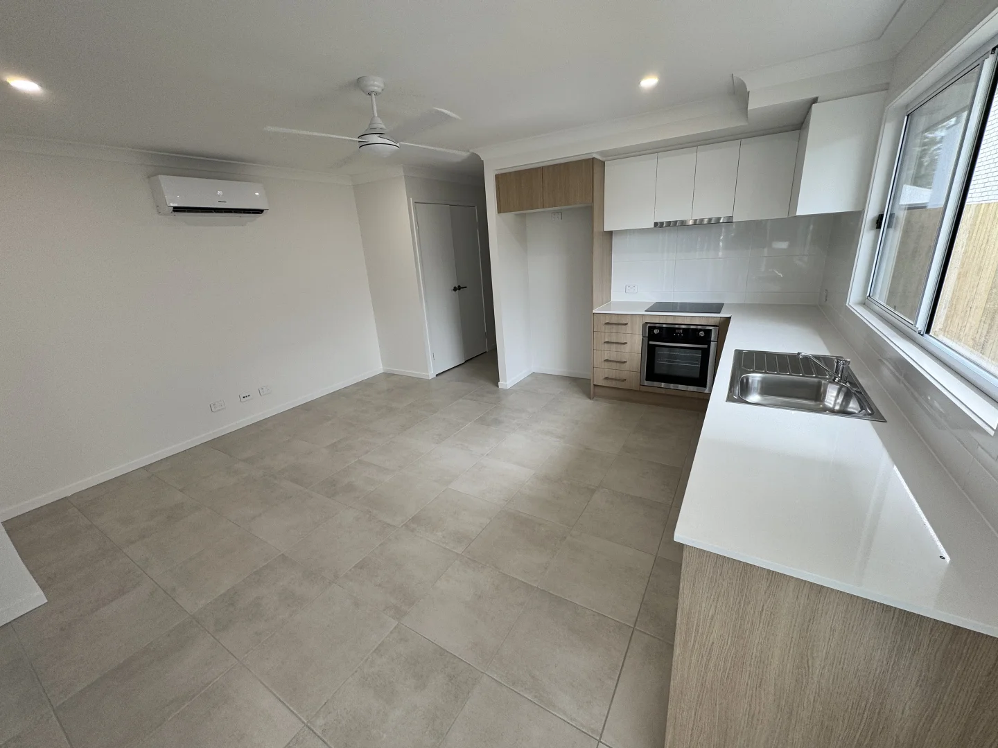 2/22 Rochester St, Hillcrest QLD 4118 photo 2