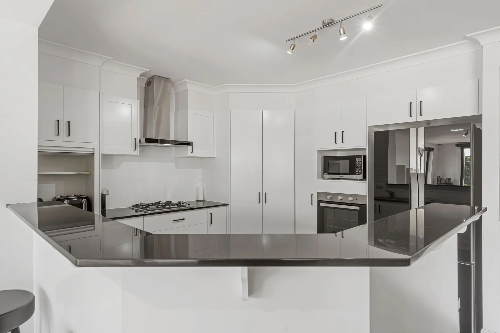 Additional image 4 of 35 Poinciana Boulevard, Broadbeach Waters QLD 4218