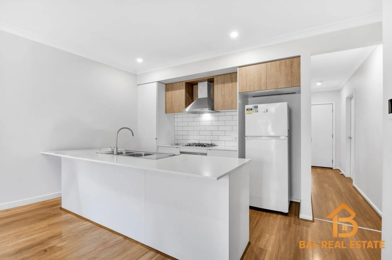 4 Viola Drive, Rockbank VIC 3335 photo 5