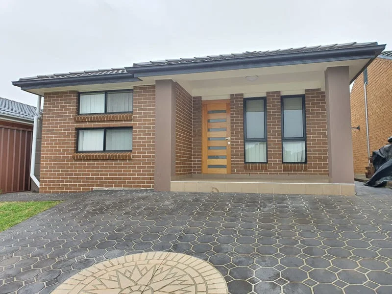 20A Avon Place, St Clair NSW 2759