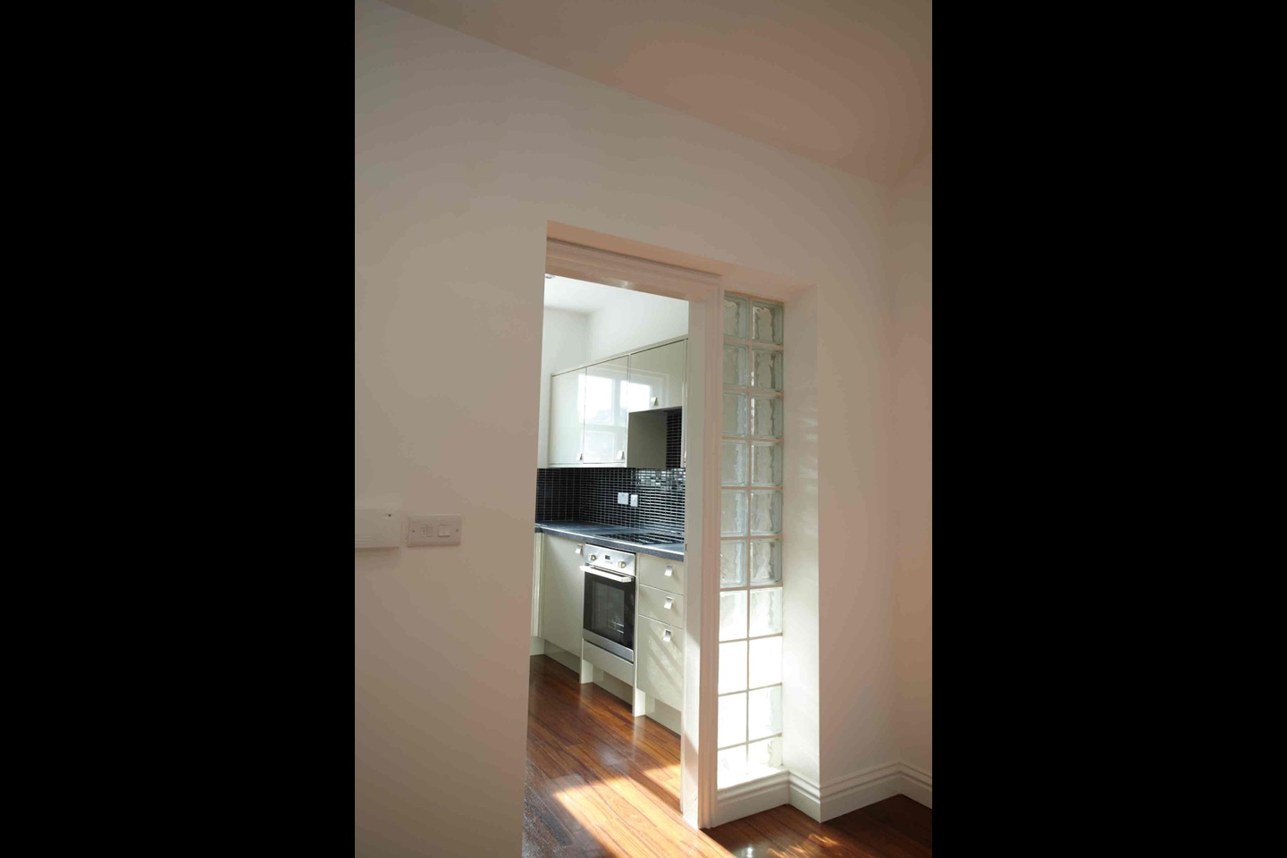 1 Bed Flat, Artisan View, S8, N1 7GU photo 5
