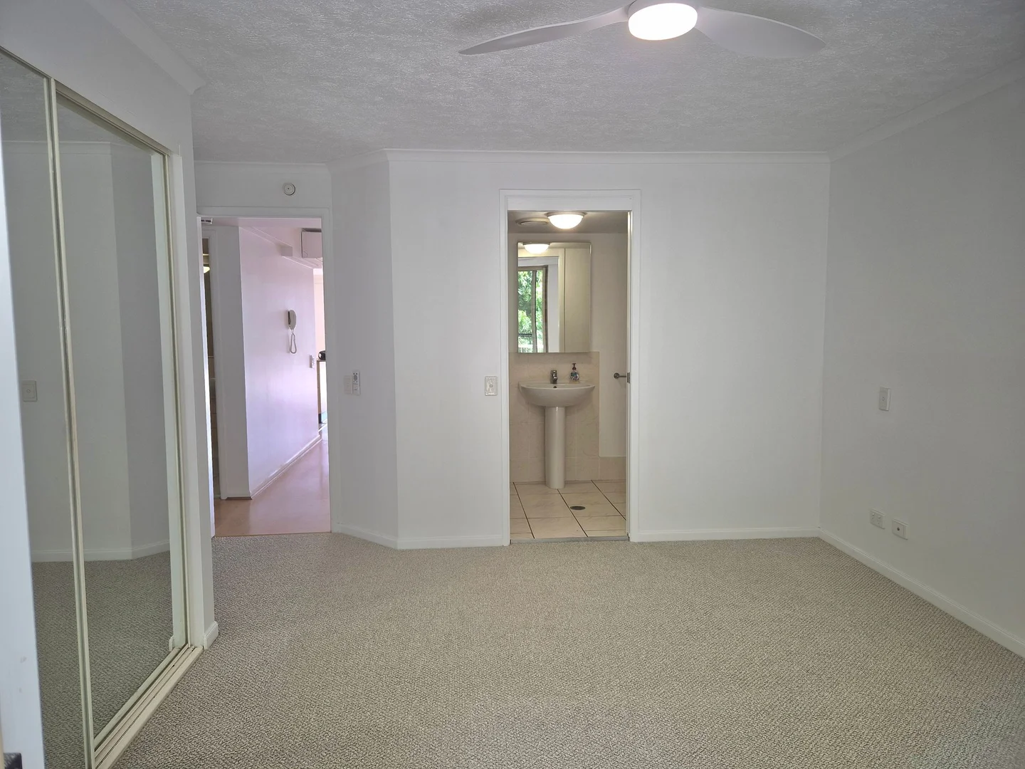 Additional image 6 of 13/4 Park Ave, Burleigh Heads QLD 4220