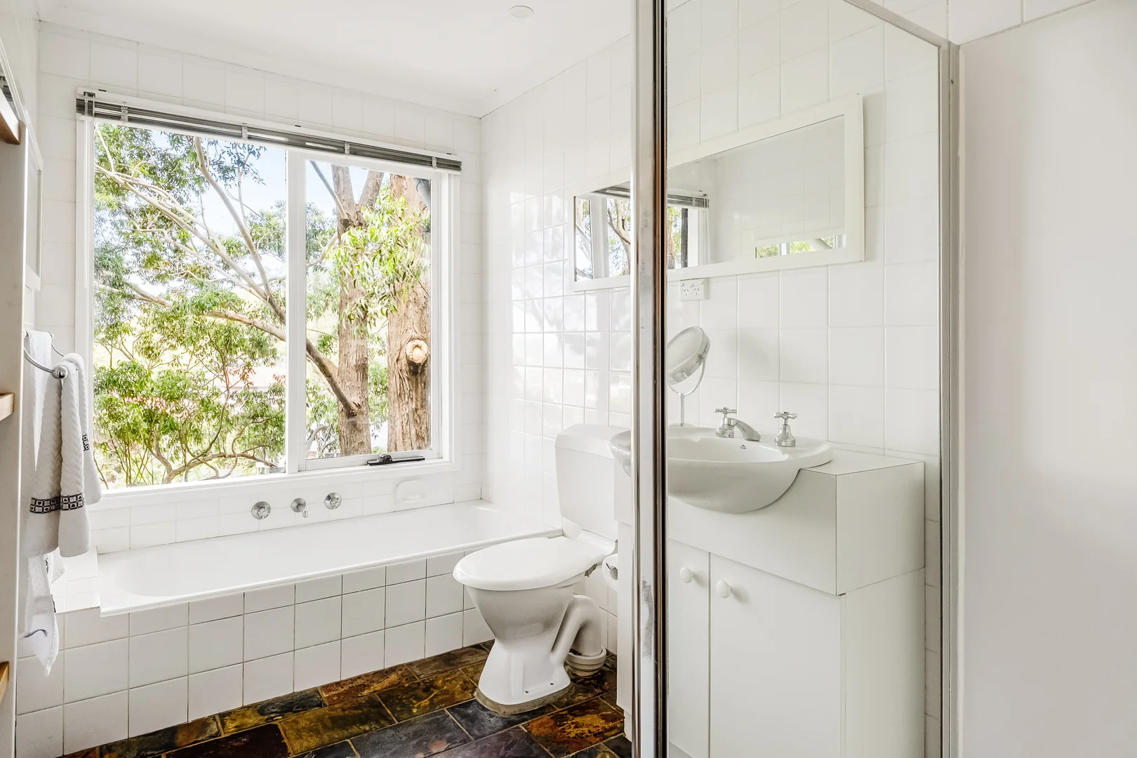 Additional image 10 of 31 Kanangra Drive, Thirroul NSW 2515