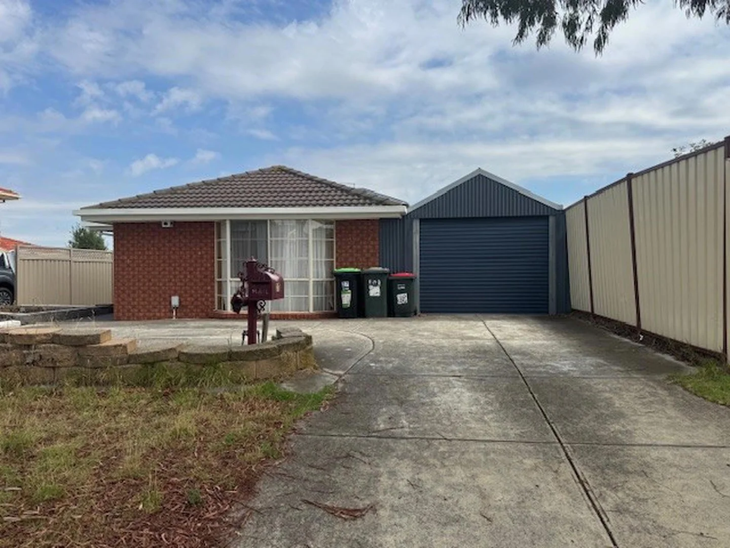 27 Bicentennial Crescent, Meadow Heights VIC 3048