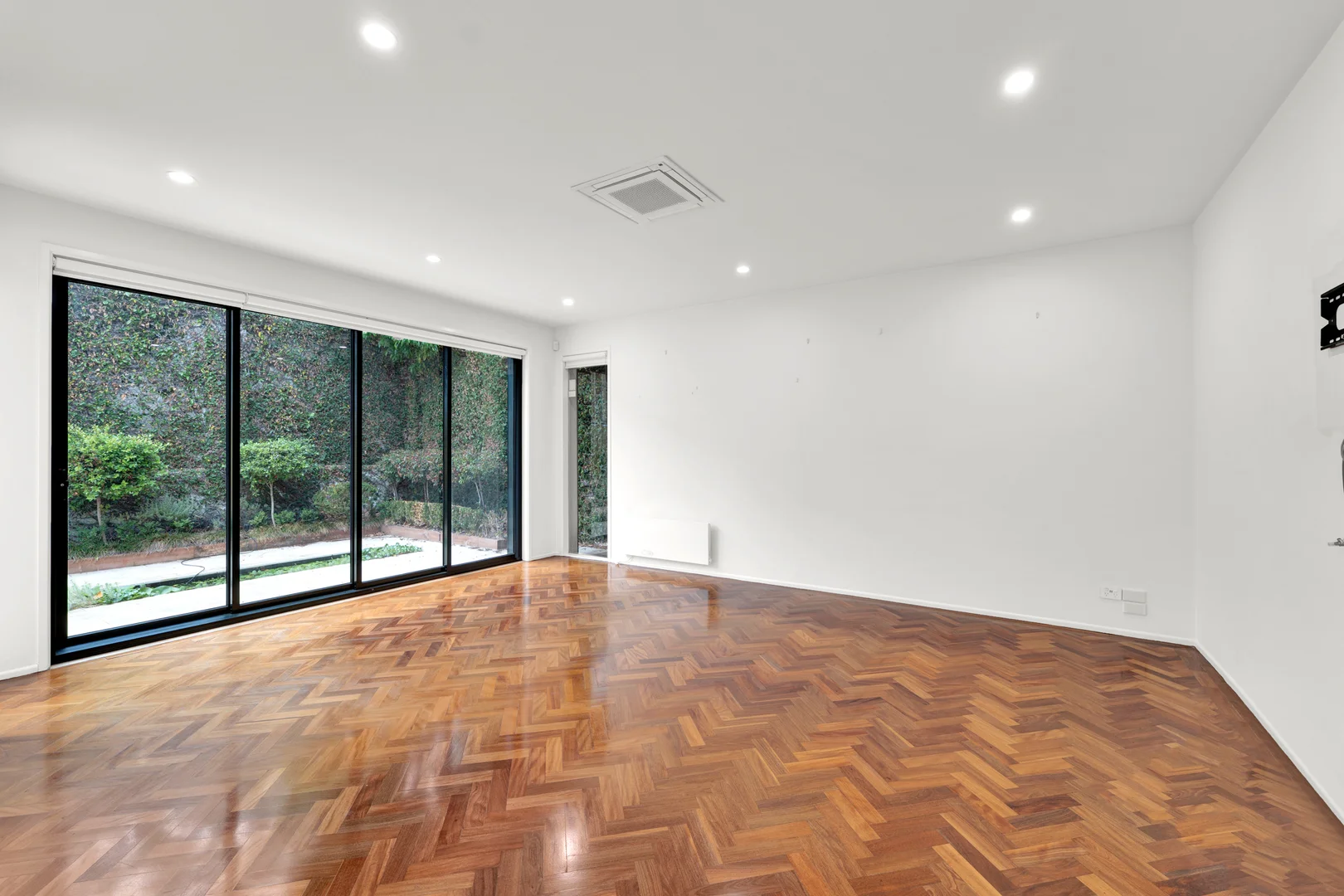 Additional image 2 of 8 Cloverdale Avenue, Toorak VIC 3142