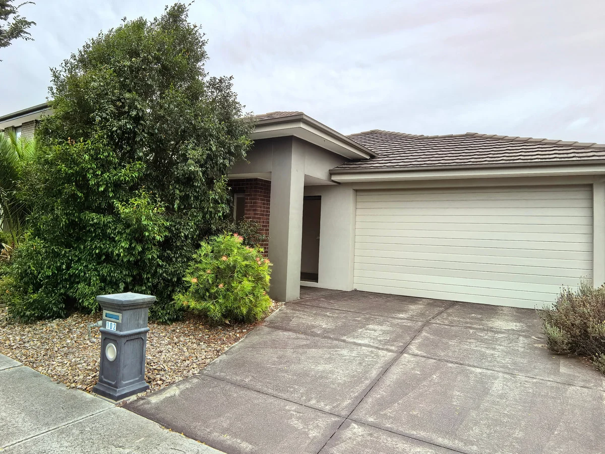 102 Evesham Drive, Point Cook VIC 3030