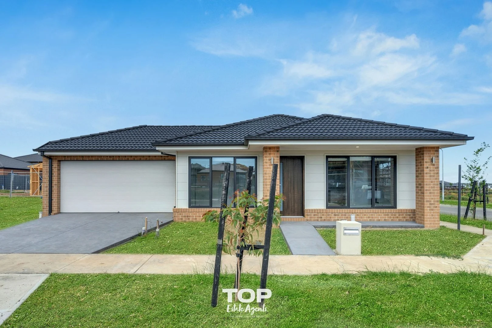 7 Avenator Circuit, Clyde North VIC 3978