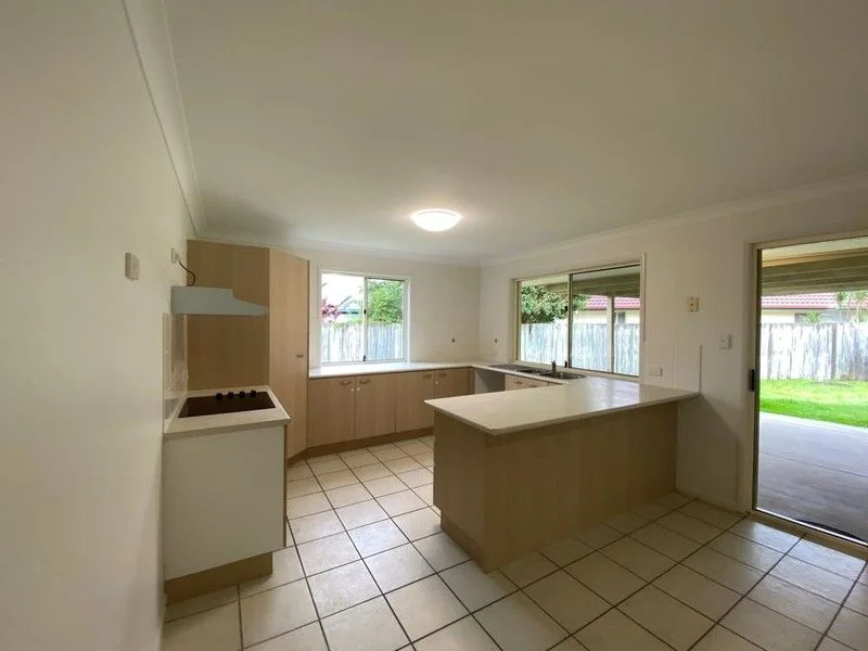 14 Pembroke Crescent, Sippy Downs QLD 4556 photo 3