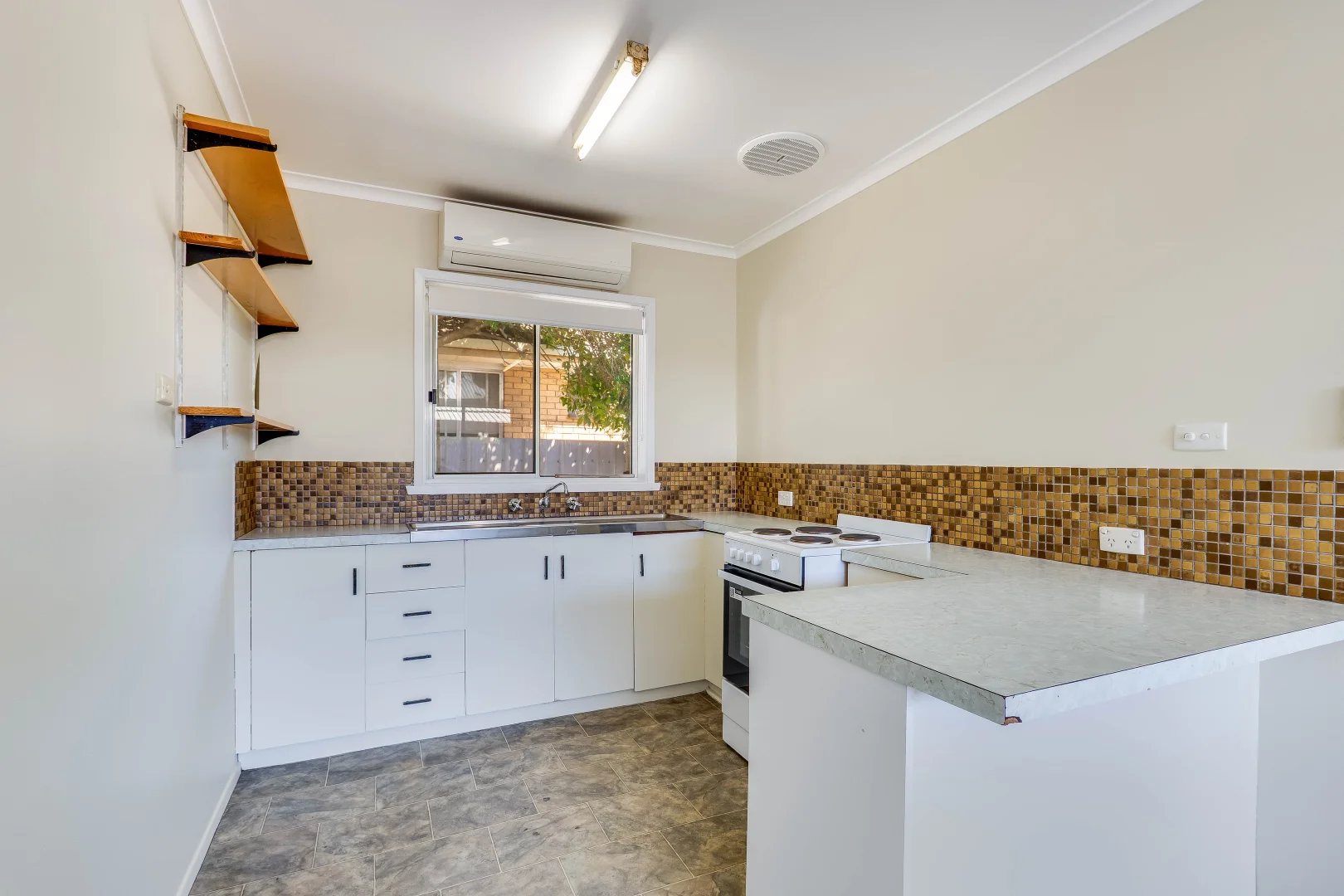 Additional image 6 of 2/209 Plummer Street, South Albury NSW 2640