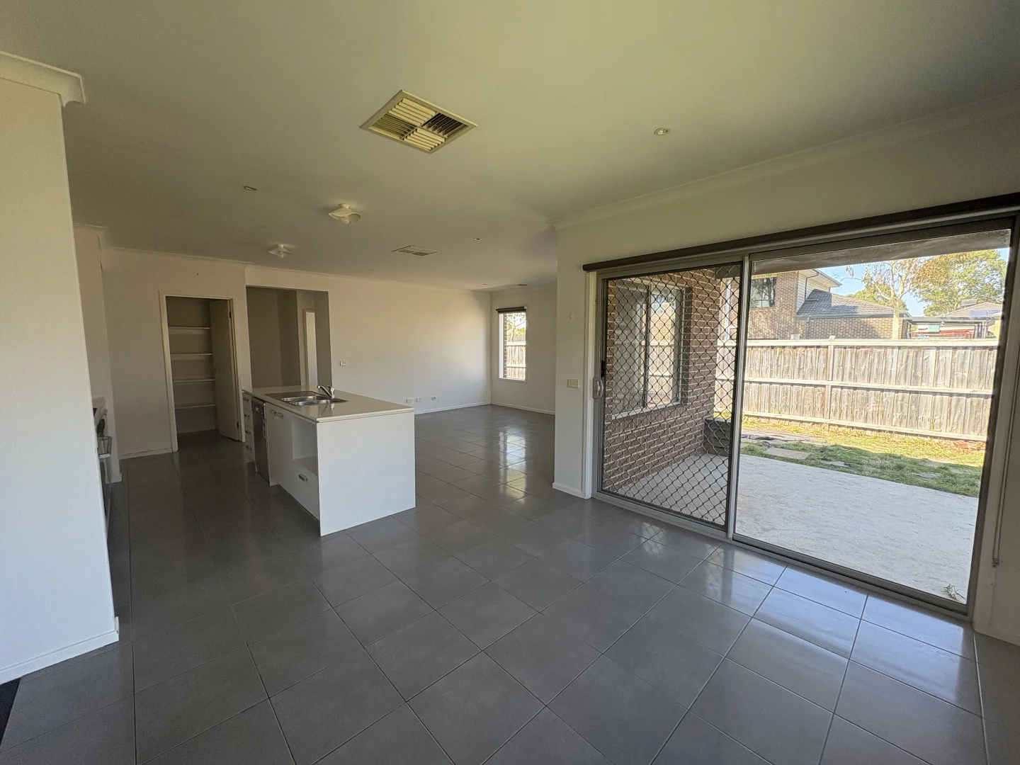 37 Copernicus Circuit, Cranbourne West VIC 3977 photo 3