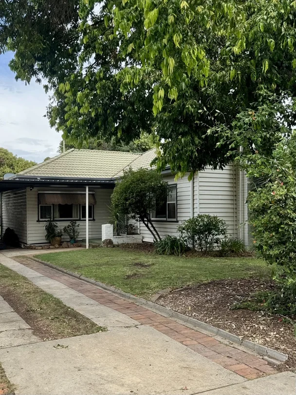 82 Balaclava rd, Shepparton VIC 3630