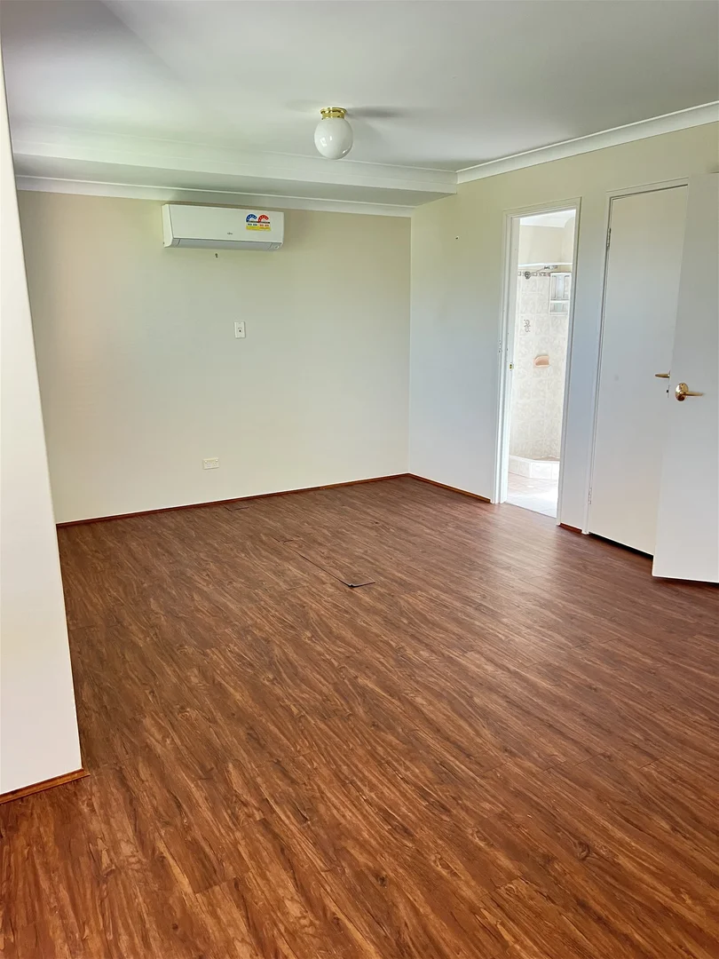 6 Dunlowe Loop, Warnbro WA 6169 photo 3