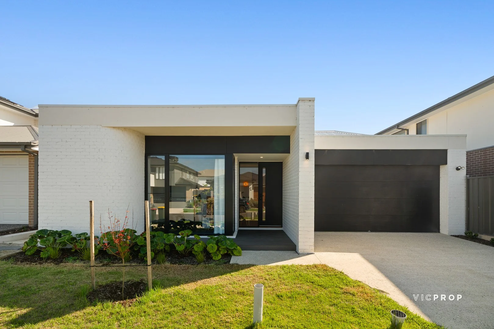 39 Theatre Circuit, Clyde North VIC 3978