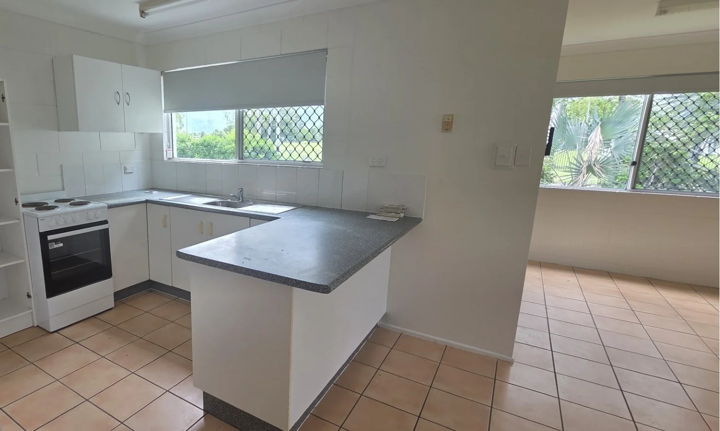 8 Gower Street, Kelso QLD 4815 photo 2