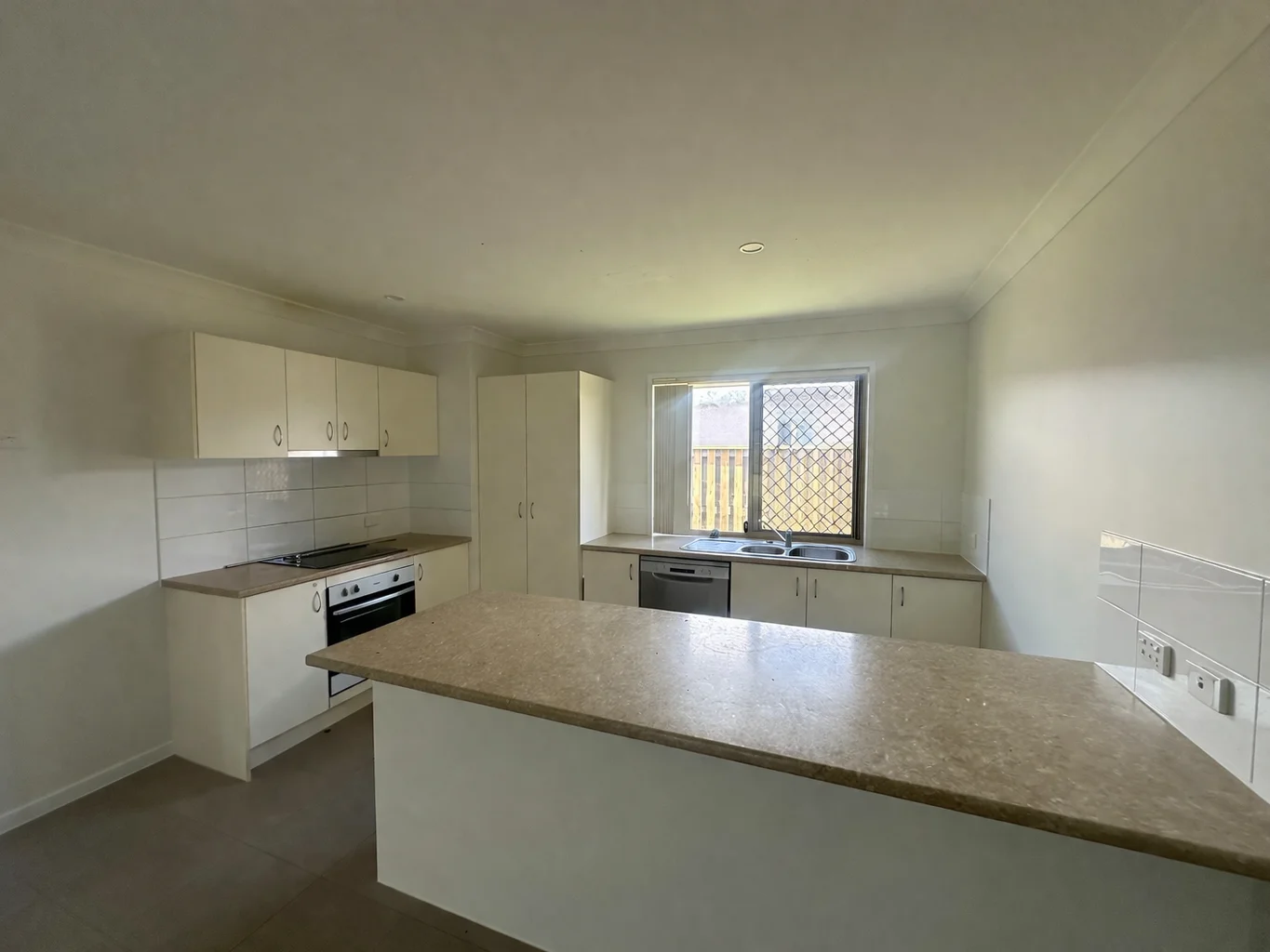 16 Burleigh Ct, Blacks Beach QLD 4740