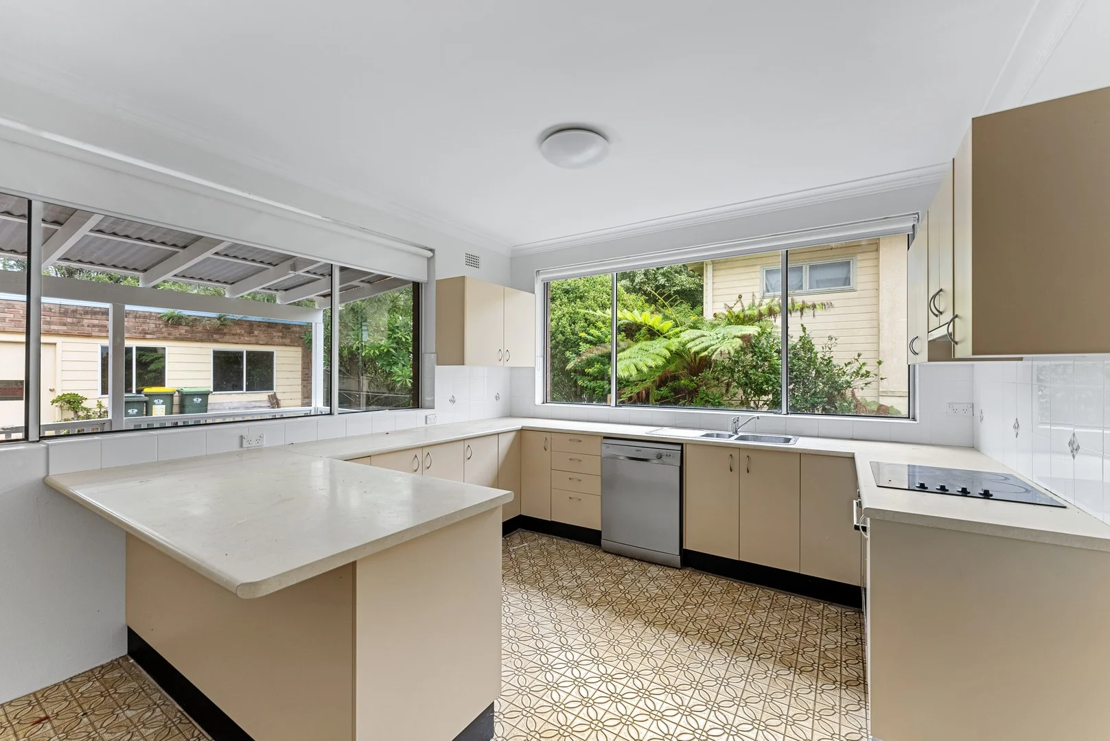 42 Eastern Valley Way, Northbridge NSW 2063 photo 4