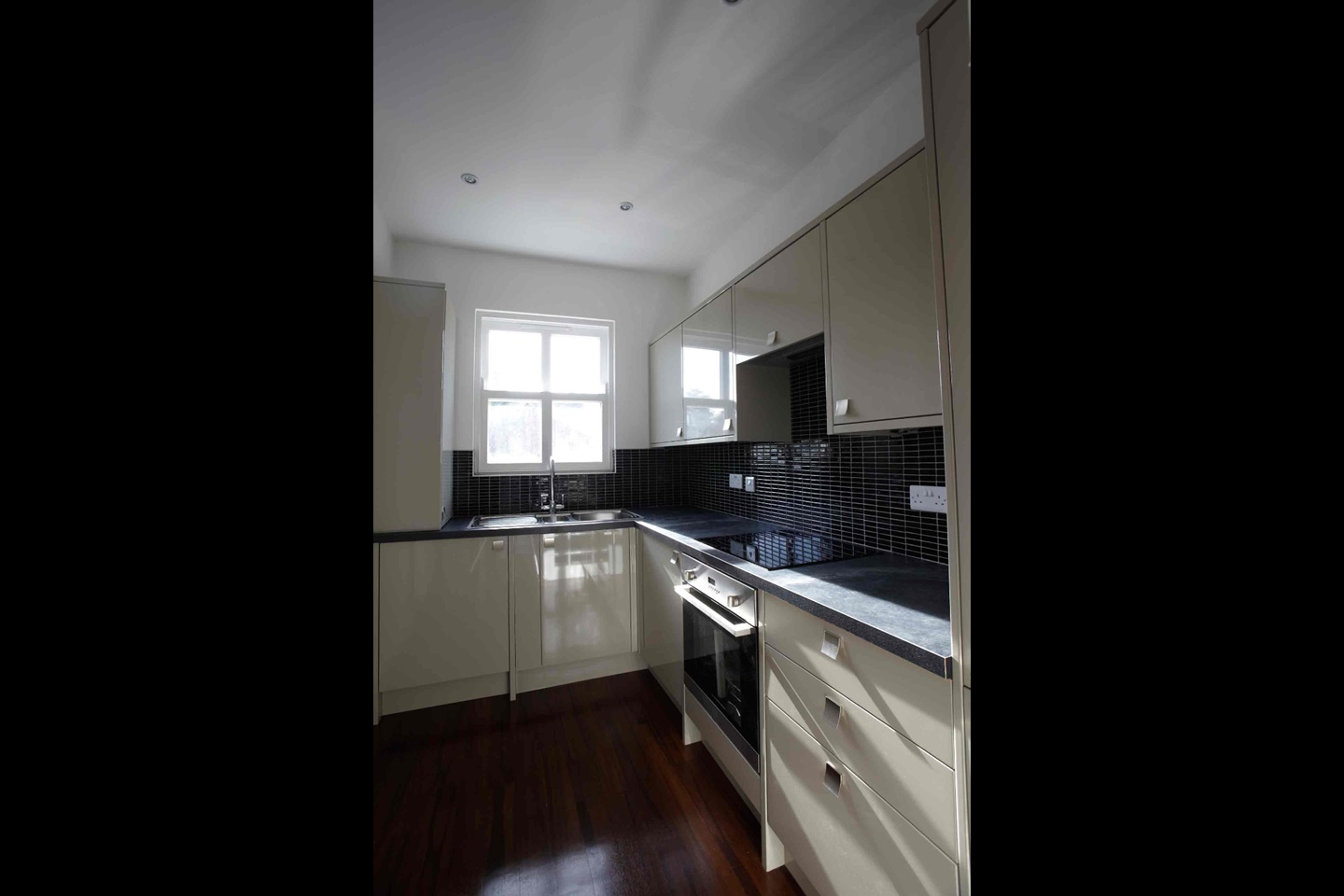 1 Bed Flat, Artisan View, S8, N1 7GU