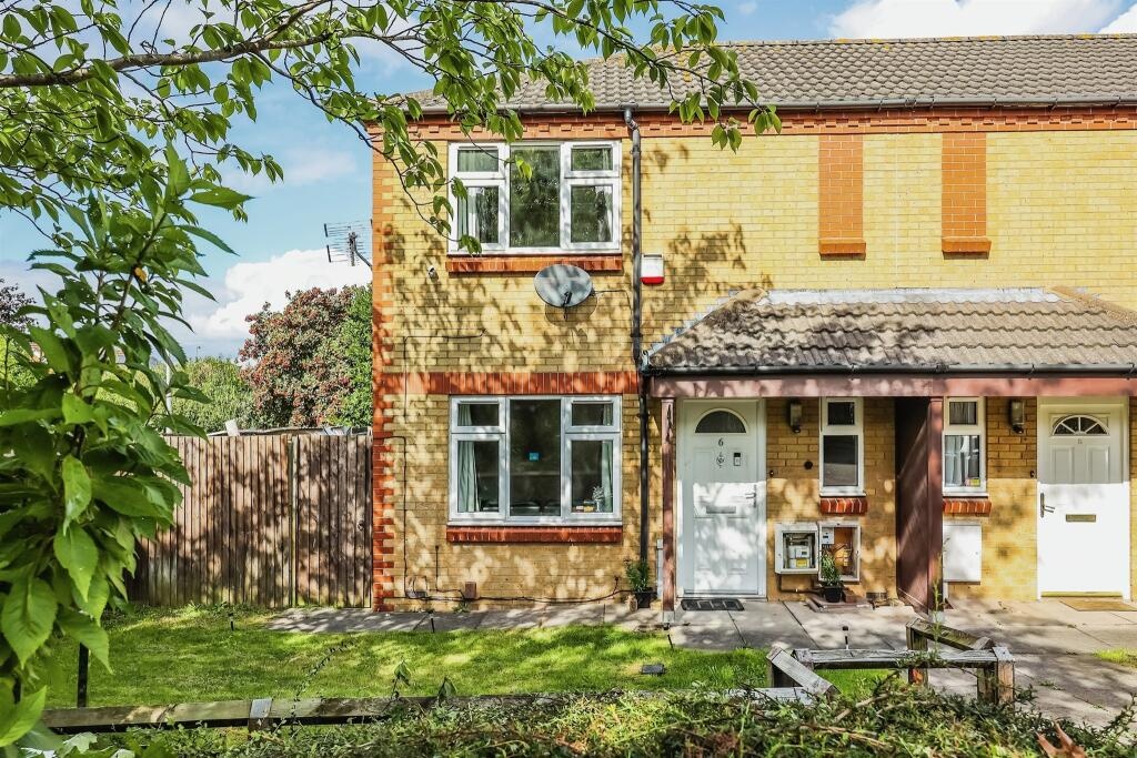 2 Bed Semi-Detached House, Cheshire Court, NG2, N1 7GU