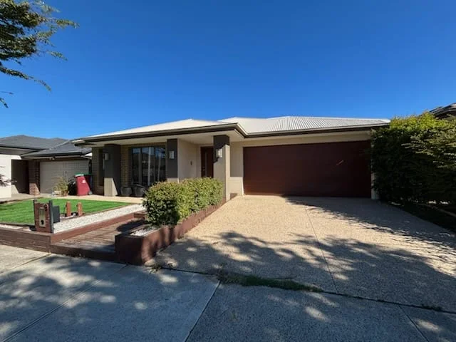 9 Gilcambon Way, Clyde North VIC 3978