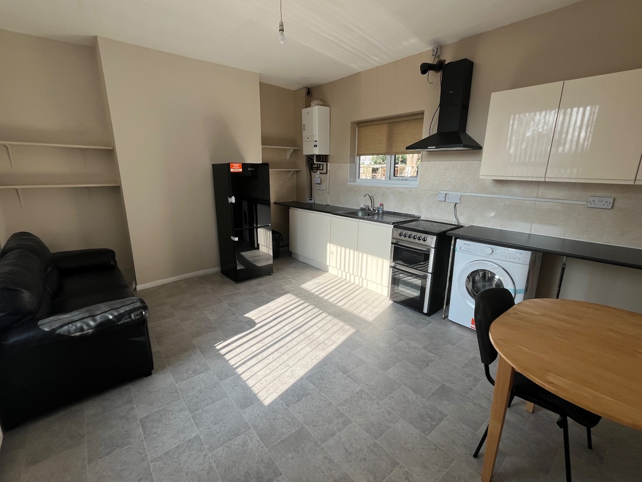 3 Bed Flat, Holberry Gardens, S10, N1 7GU photo 5