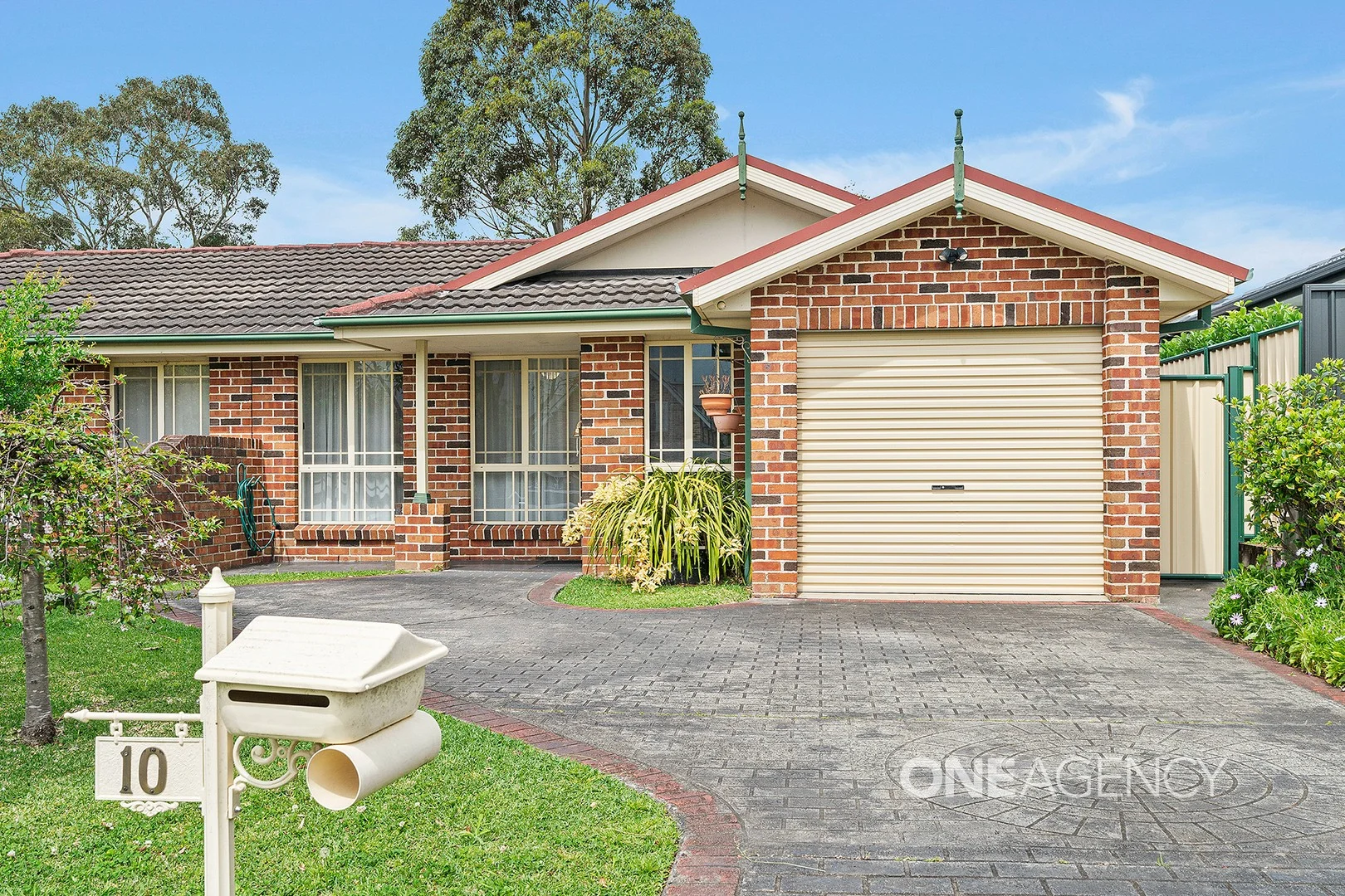 10 Regent Place, Bomaderry NSW 2541