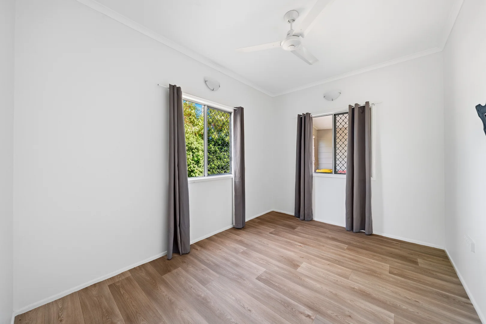 16 Garnet Street, Emerald QLD 4720 photo 3