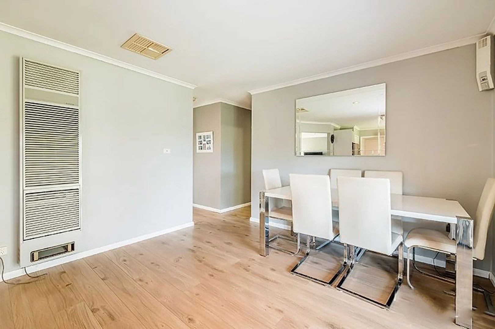 12 Godwin Crescent, Cranbourne North VIC 3977 photo 2
