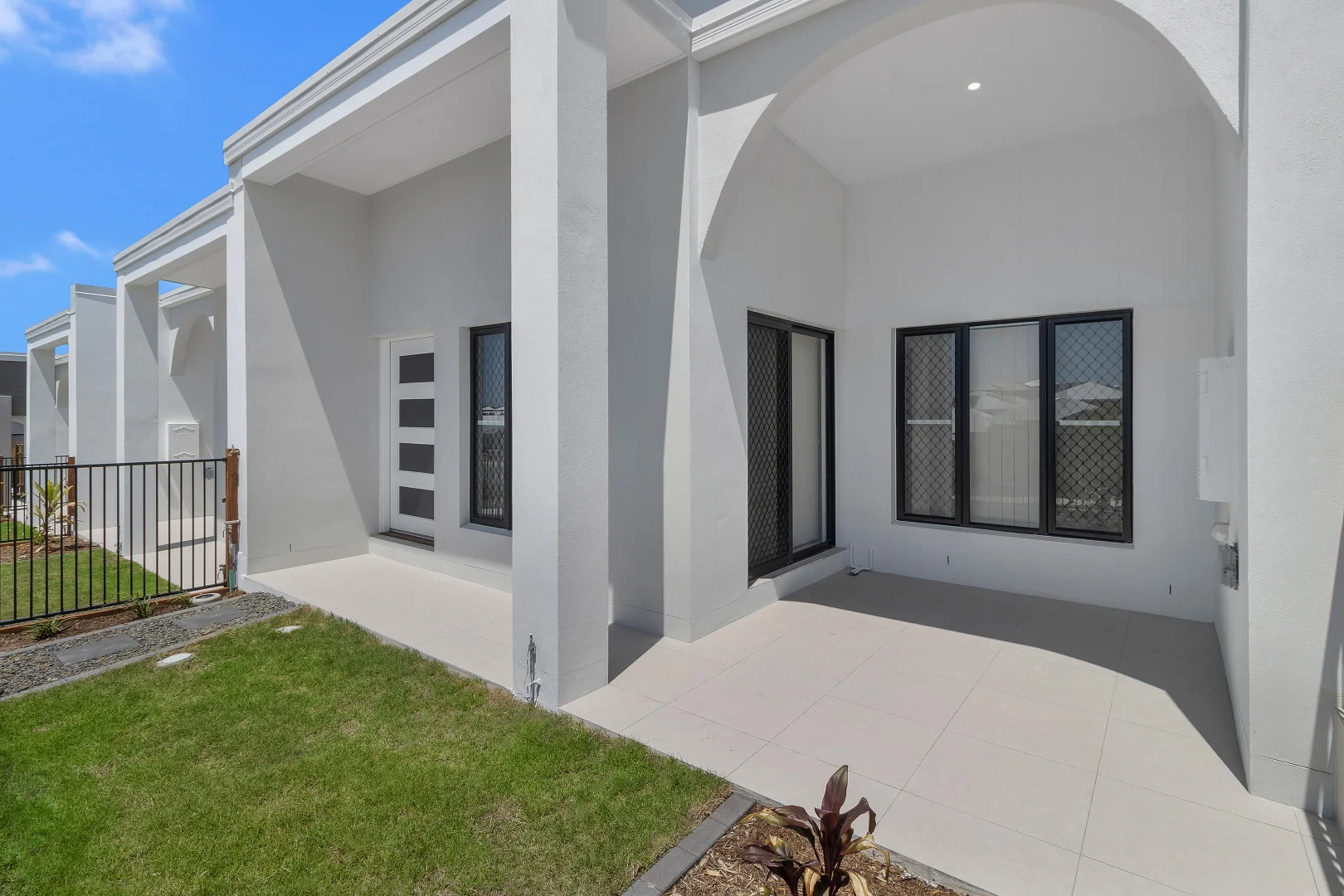 8 Aleena Parkway, Flagstone QLD 4280 photo 2