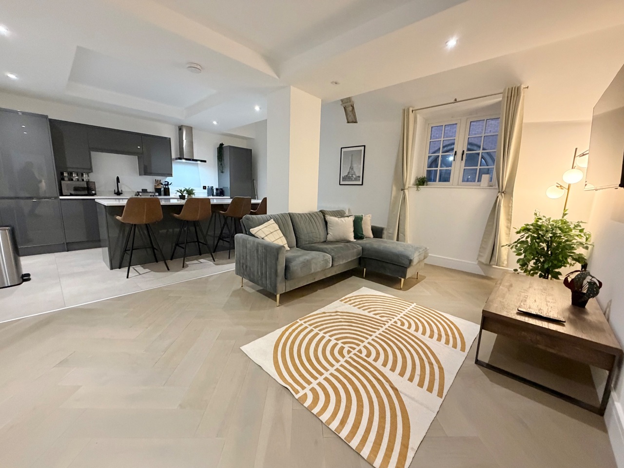 2 Bed Flat, Long Row, NG1, N1 7GU
