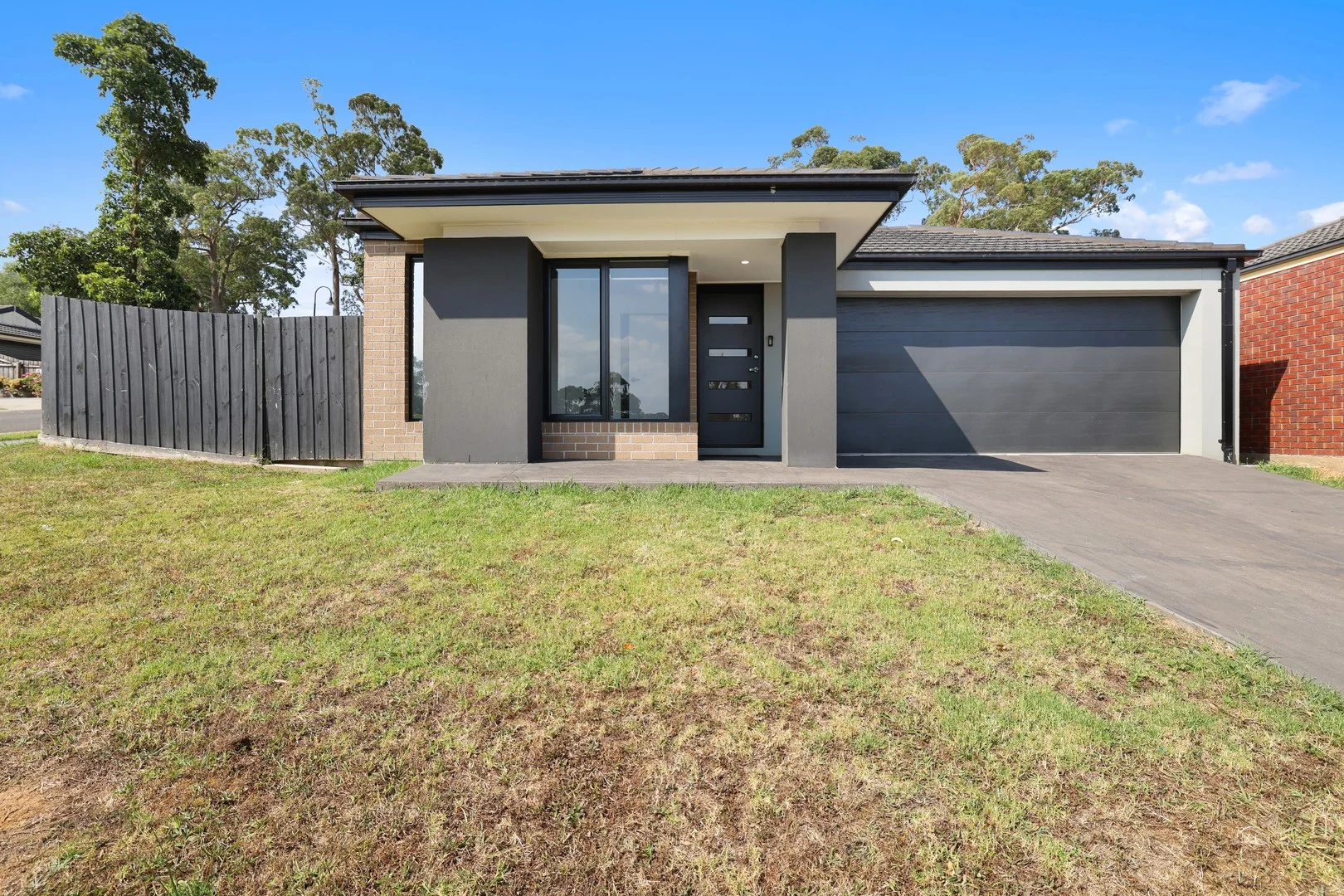 2 Palm Square, Drouin VIC 3818