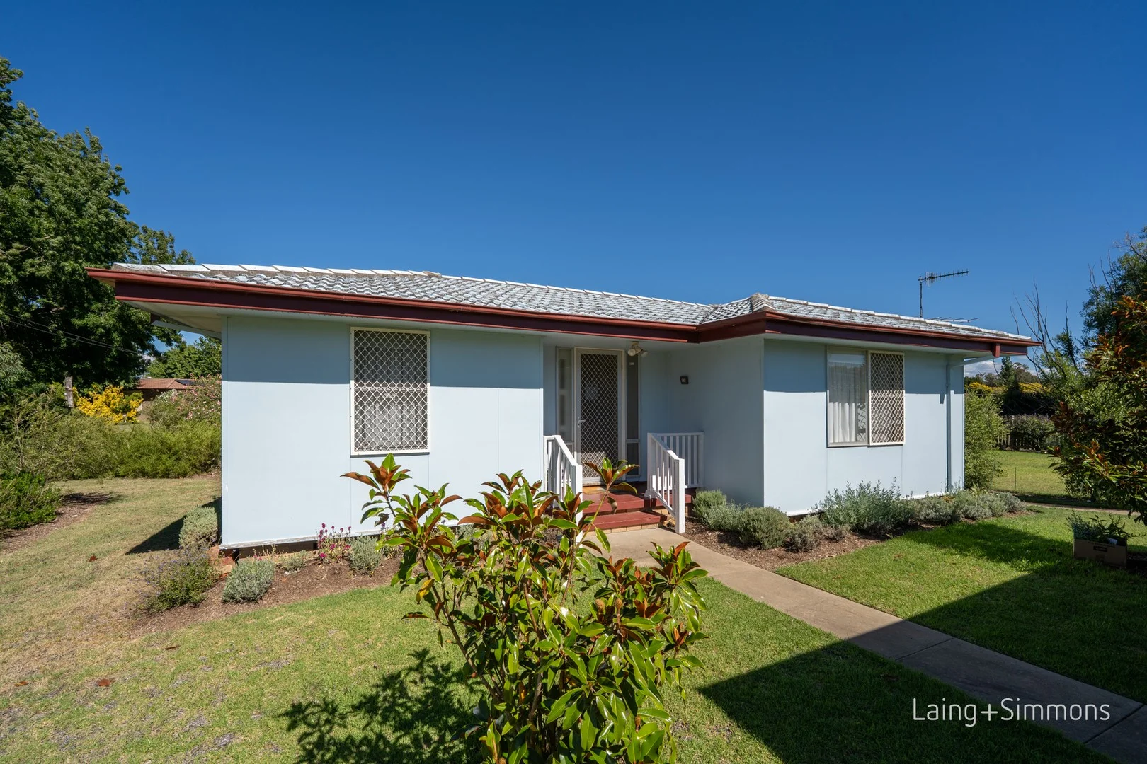 16 McBean Avenue, Armidale NSW 2350