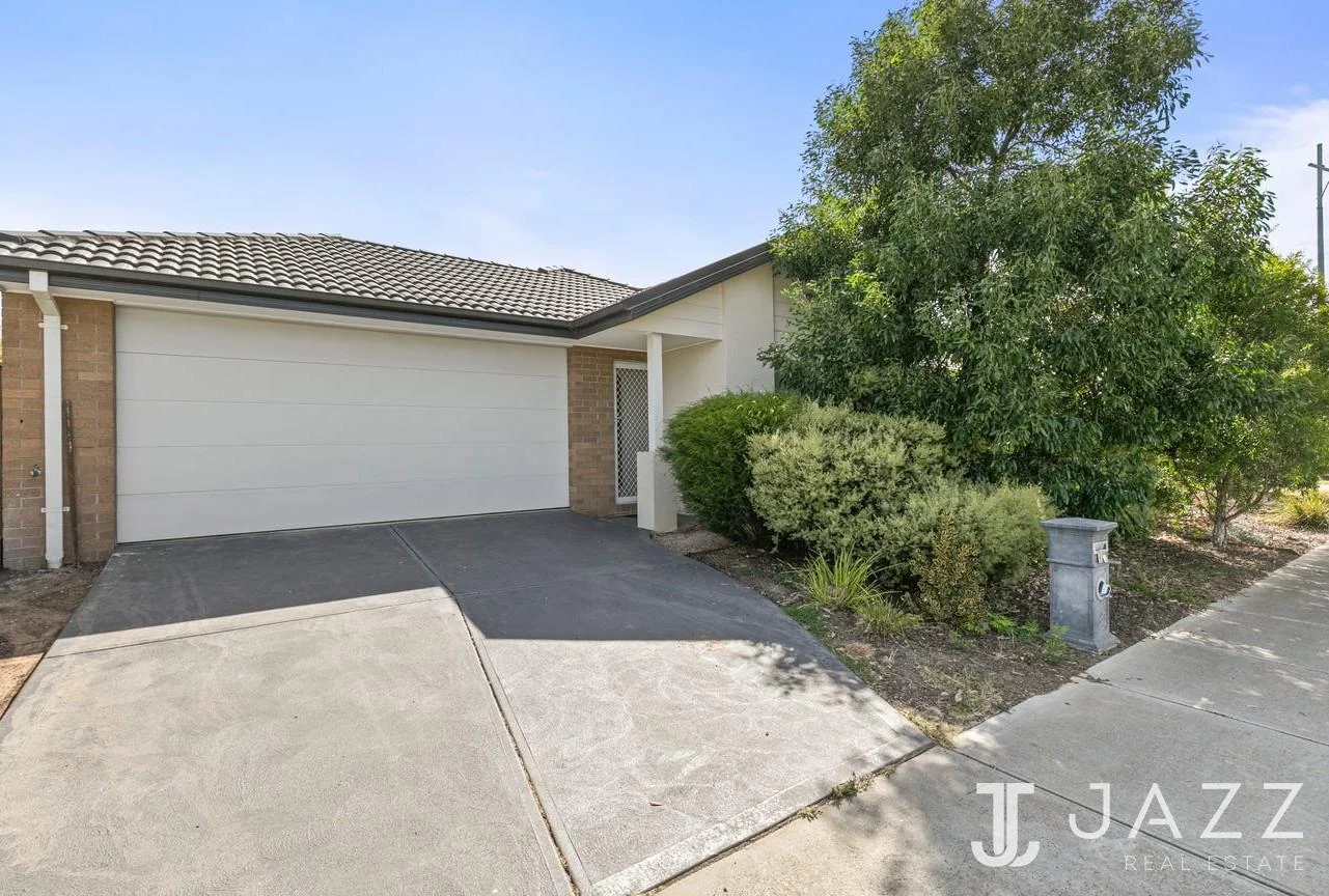 72 Grassbird Drive, Point Cook VIC 3030 photo 2