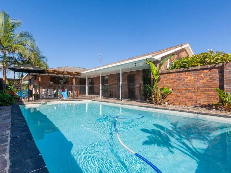 54 Markeri Street, Mermaid Waters QLD 4218